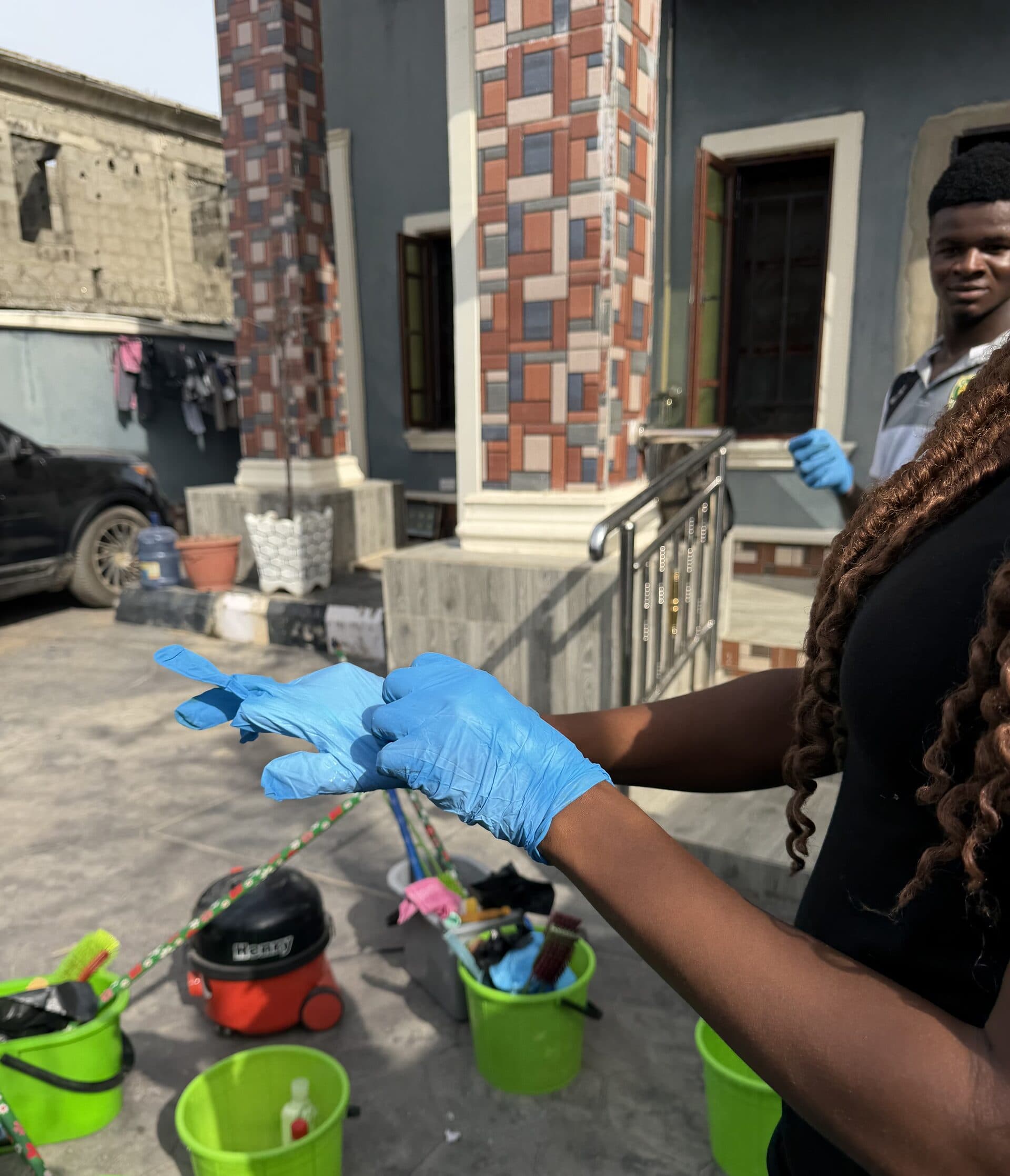 Etanaya team member arriving at a client property with buckets and vacuum